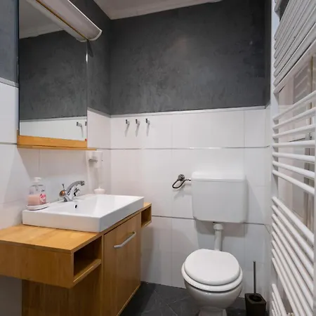 Stunning In With Wifi Apartment