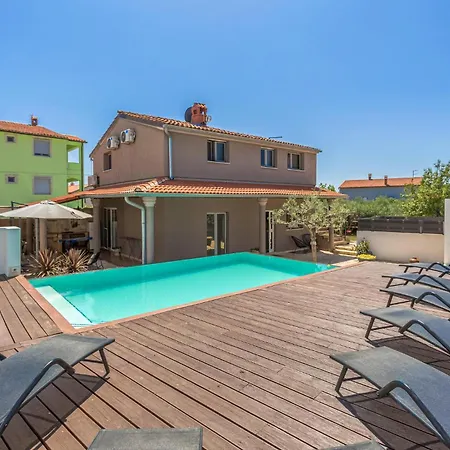 Stunning In With Wifi Apartment